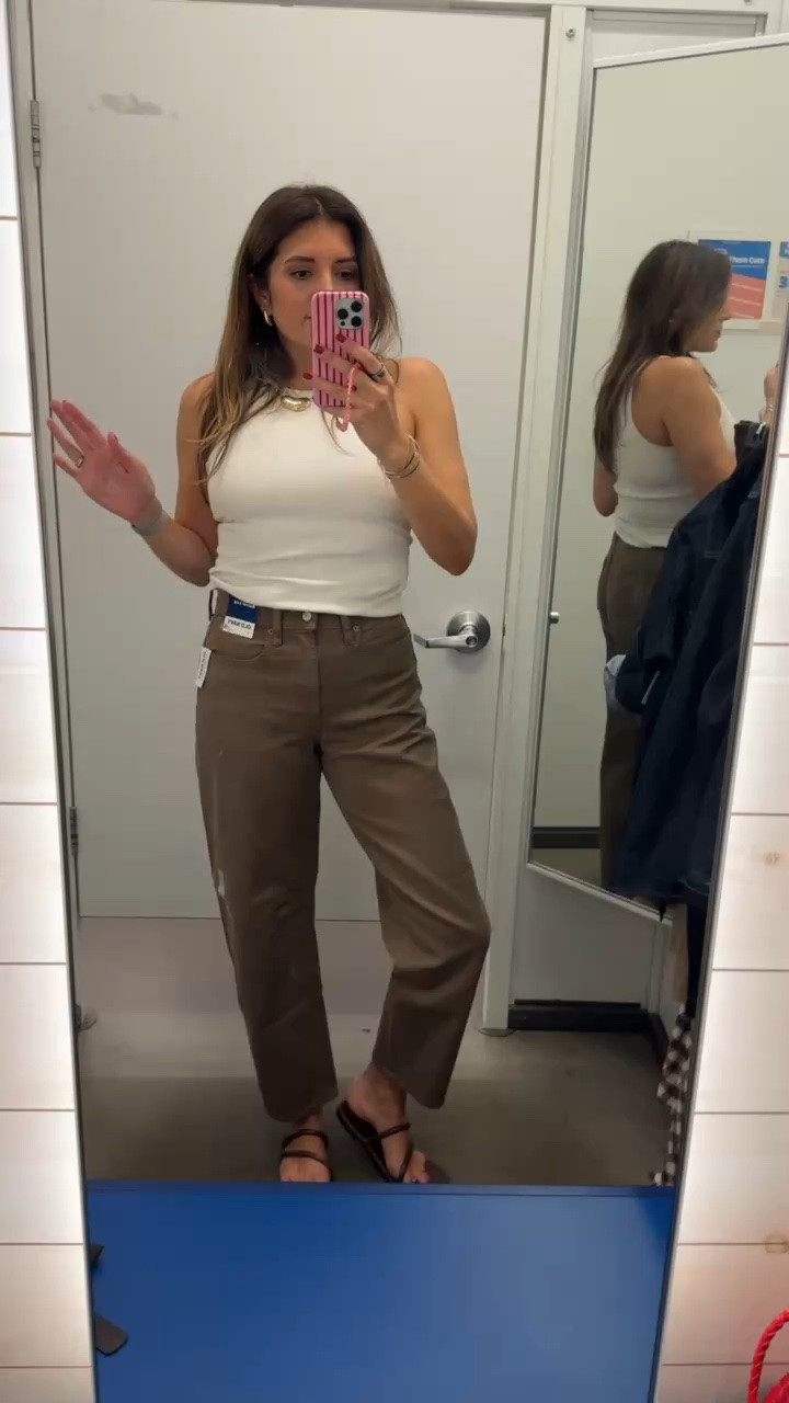 Are you kidding me with these brown barrel leg jeans from old navy?! I’m 5’7” in a size 4.