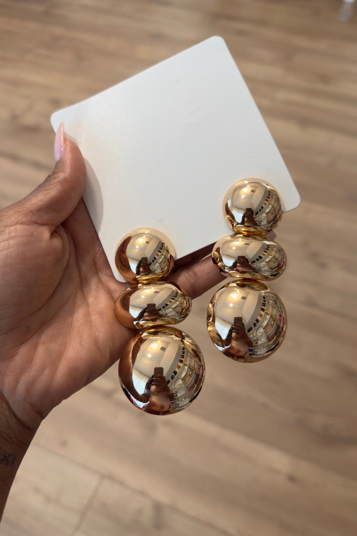 Love me a big gold chunky statement earring 