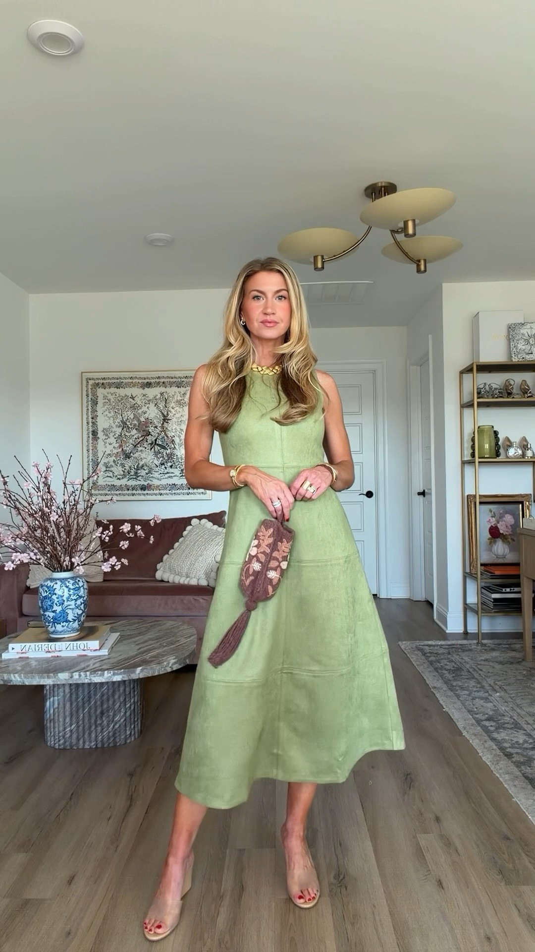 I got these beautiful pieces from @Tuckernuck and immediately knew what I was wearing for LTKcon night one. This color is everything. #TuckernuckPartner

Dress runs TTS, wearing an XS, shade Moss
Shoes run TTS, wearing an 8
Clutch in shade Fawn Floral 

#LTKcon #LTKstyle #LTKeveninglook

#LTKootd