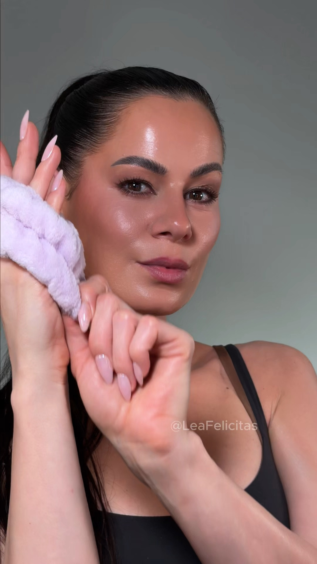 my skincare routine to target skin texture. I started out 3x a week, now I’m down to one night 😌

Perfectly balanced Evening skincare routine with deep hydration, barrier repair & ingredients to reduce skin texture like clogged pores, closed comedones, acne scars..

I got everything from @YesStyle 💗 not affiliate but you can save with code YESLEA (12% off all orders over $59 USD)

Double cleanse: @House of Hur US purifying cleansing balm @APRILSKIN USA TXA deep cleanser (with BHA, max 1x a week)

Hydration & skin barrier repair: @haruharu wonder black rice serum mist @medicube global collagen toner pads Skin&Lab barrier milky serum

Targeting texture: Medicube Exomone shot or @VT Cosmetics US reedle shot (both amazing! I buy what’s on sale)

Occlusive: lightweight moisturizer I love @laneige_us sleeping mask
@Biodance Store US collagen mask

#skincareroutine #clearskintips #clearskinroutine #skintexture #acneproneskin 

#LTKselfcare #LTKmorningroutine #LTKBeauty