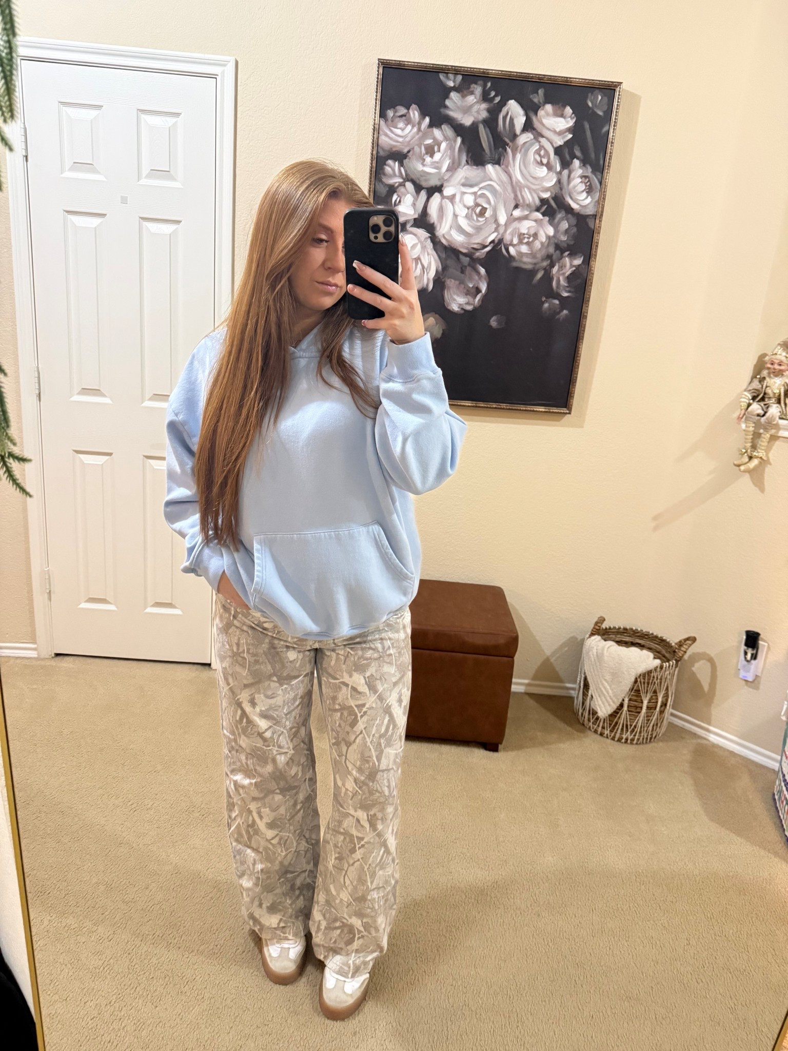 Got so many compliments on my hoodie today 🩵 

#LTKMidsize #LTKgrwm #LTKdayinmylife