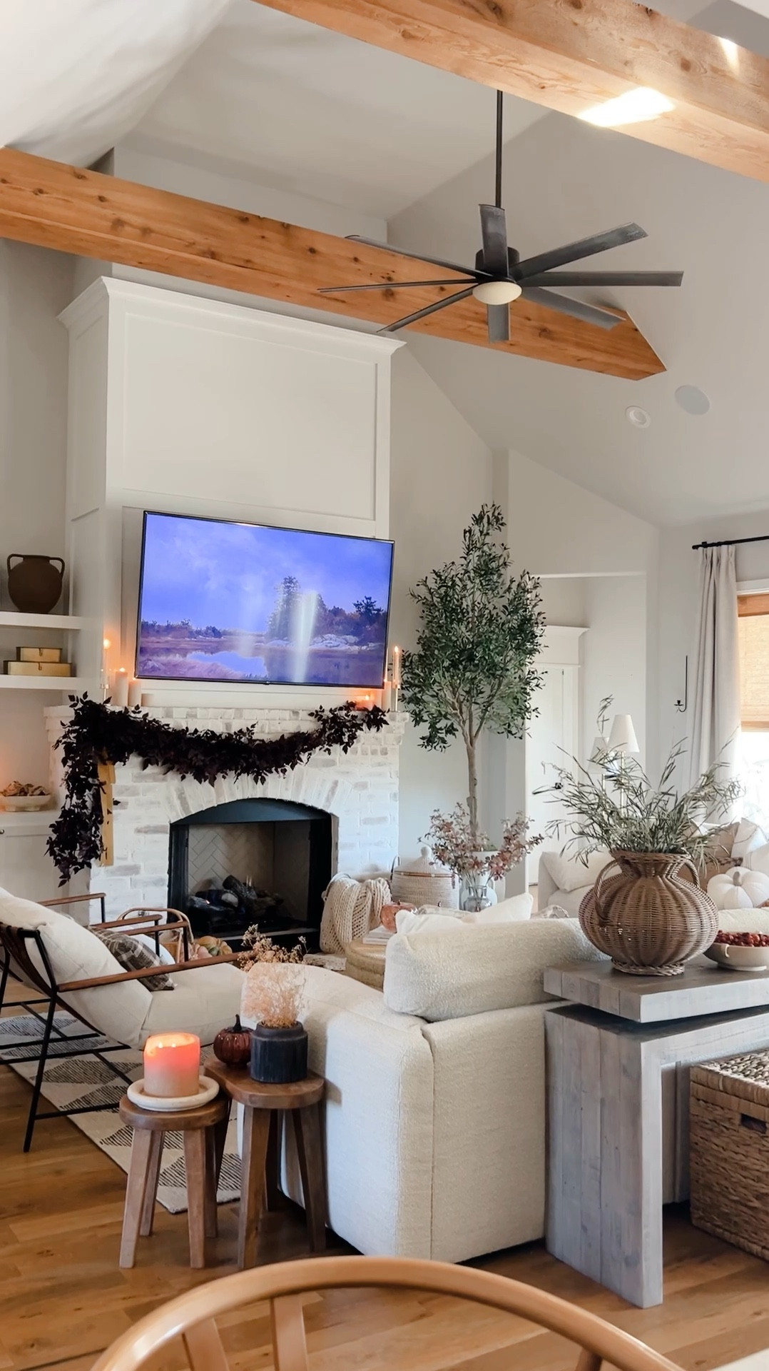 Fall in the house ! Una pequeña inspiración para que te animes a decorar en esta temporada. #fallinspo #falldecor #fall2024 #fallvibes #homedecor 

#LTKHome #LTKFallSale #LTKSeasonal