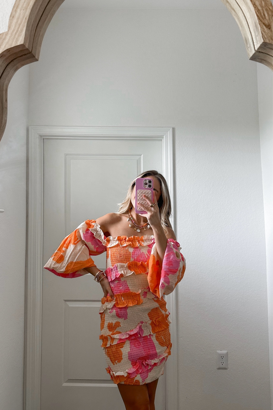 adorable option for a more casual summer wedding 🌺🧡 