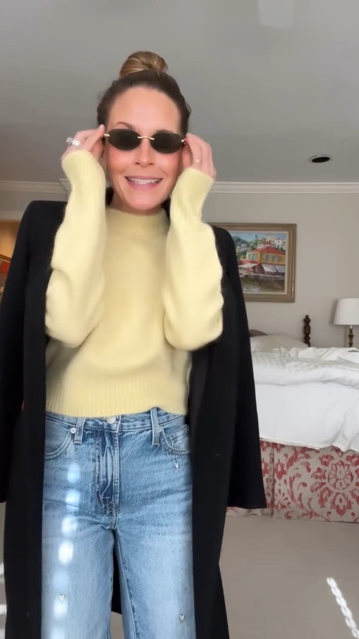 Sweatah weathah brunch 💛🤍

Comment LINK and I’ll DM you 💋

#winterstylefashion #brunchvibes #cutejeans #cozysweater #wintervibe