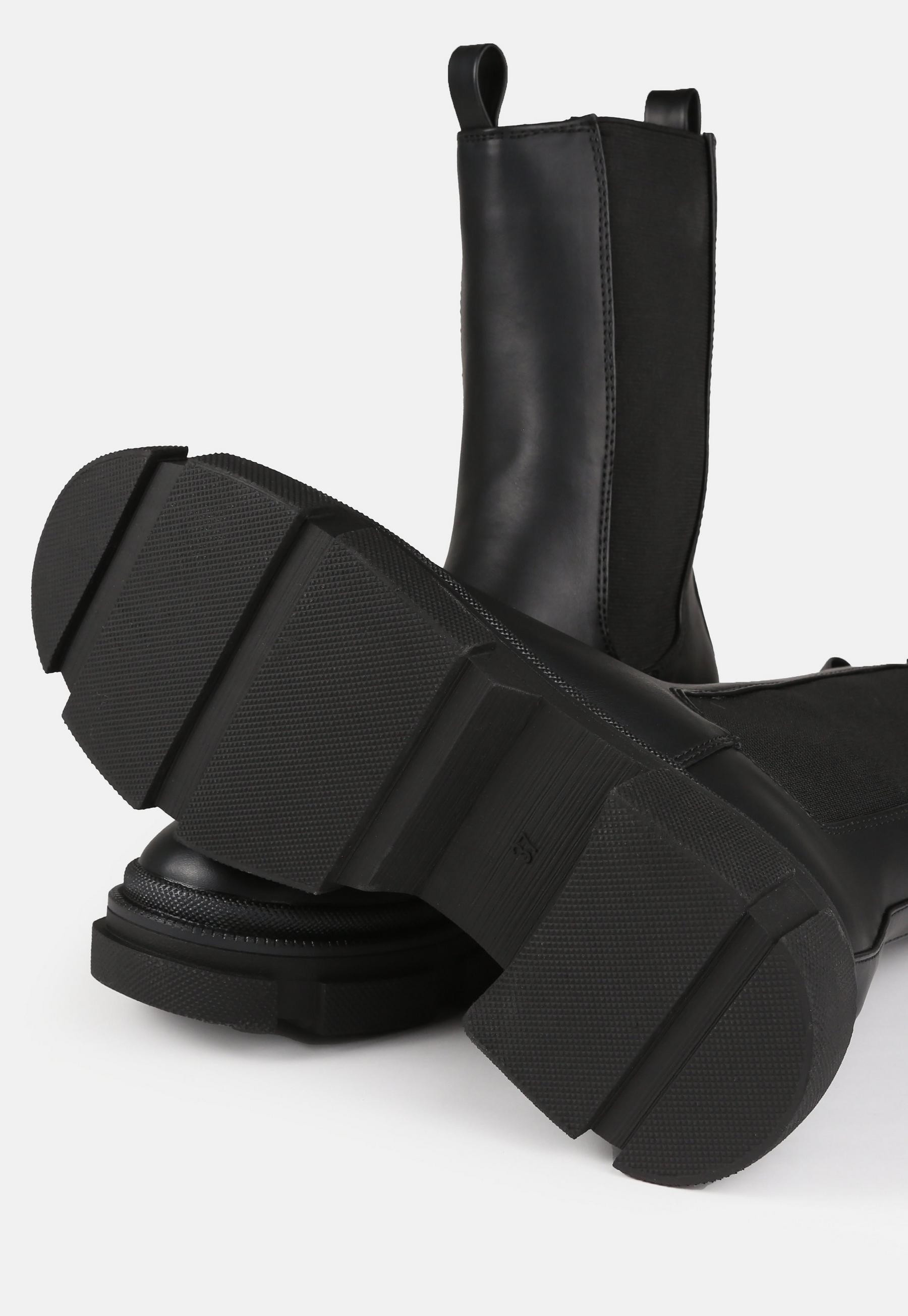Black Chunky Pull On Ankle Boots | Missguided (UK & IE)