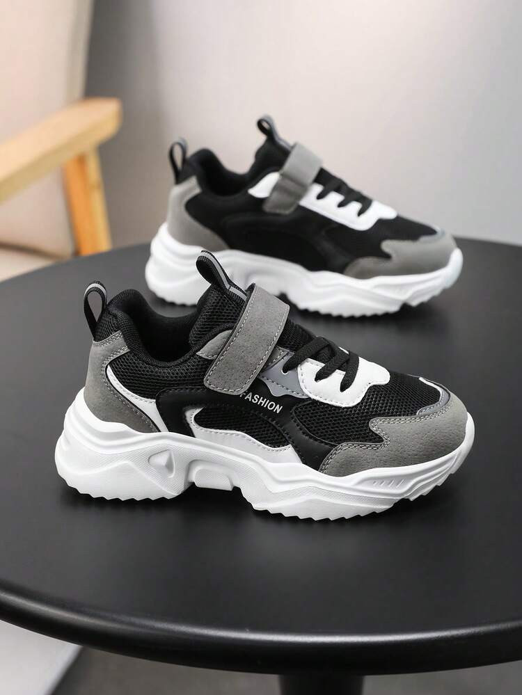 1 Paar neue Kinder Bequeme & Vielseitige Sportschuhe - Mesh atmungsaktiv, Buchstaben Dekor, Schwa... | SHEIN