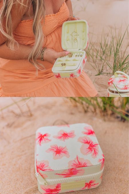 Perfect Travel jewelry case 🌺🐚☀️ (size large!) Use my code KELLY20 for 20% off @dagnedover! 🫶🏼 

#LTKtravel