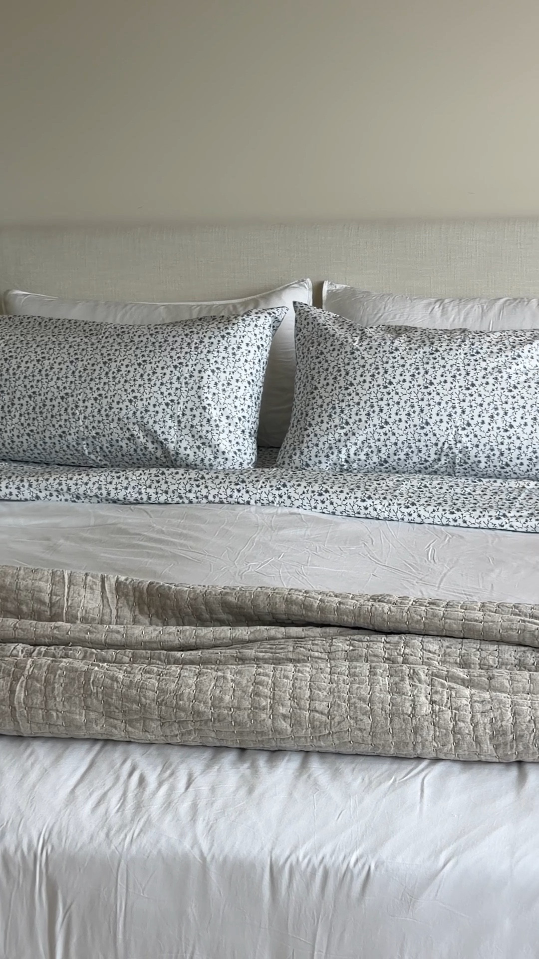 Obsessed with this Spring bedding refresh with @onequince #QuincePartner! 

Sheets: Classic Organic Percale Sheet Set in Blue Florette 
Quilt: European Linen Cotton Stitch Quilt Set in Naturall