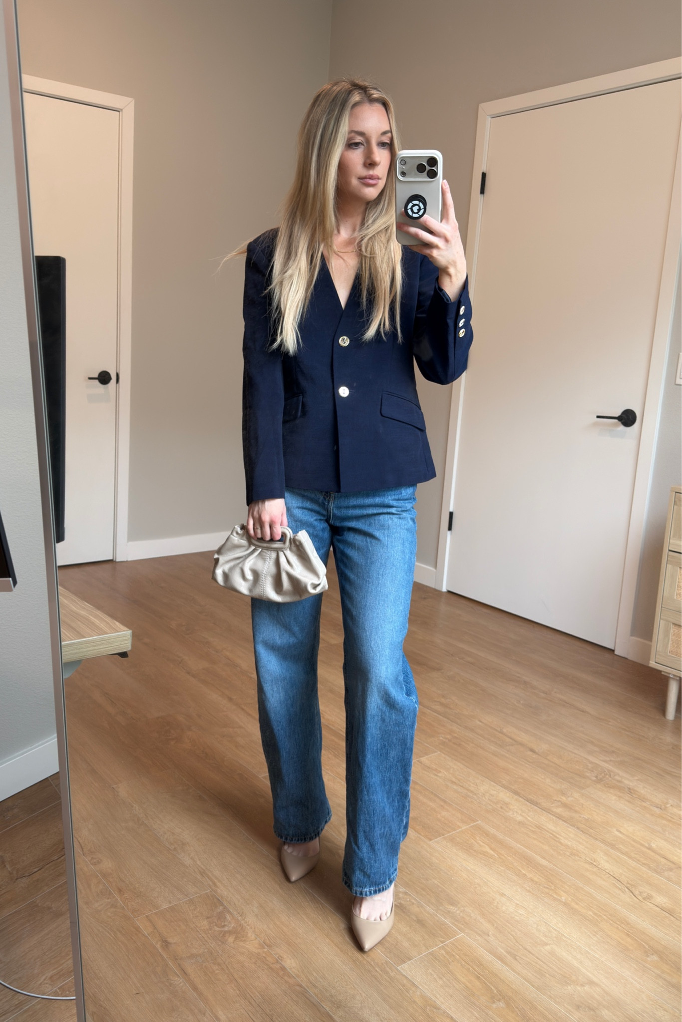 Get 50% off your first month of RTR membership. Use code RTR0244CF1392 at checkout. @renttherunway 

Effortless, but make it elevated 🤍
A tailored blazer + relaxed denim is one of those formulas that just works every time. Polished enough for meetings, easy enough for everything after.
Everything linked ✨ @renttherunway 