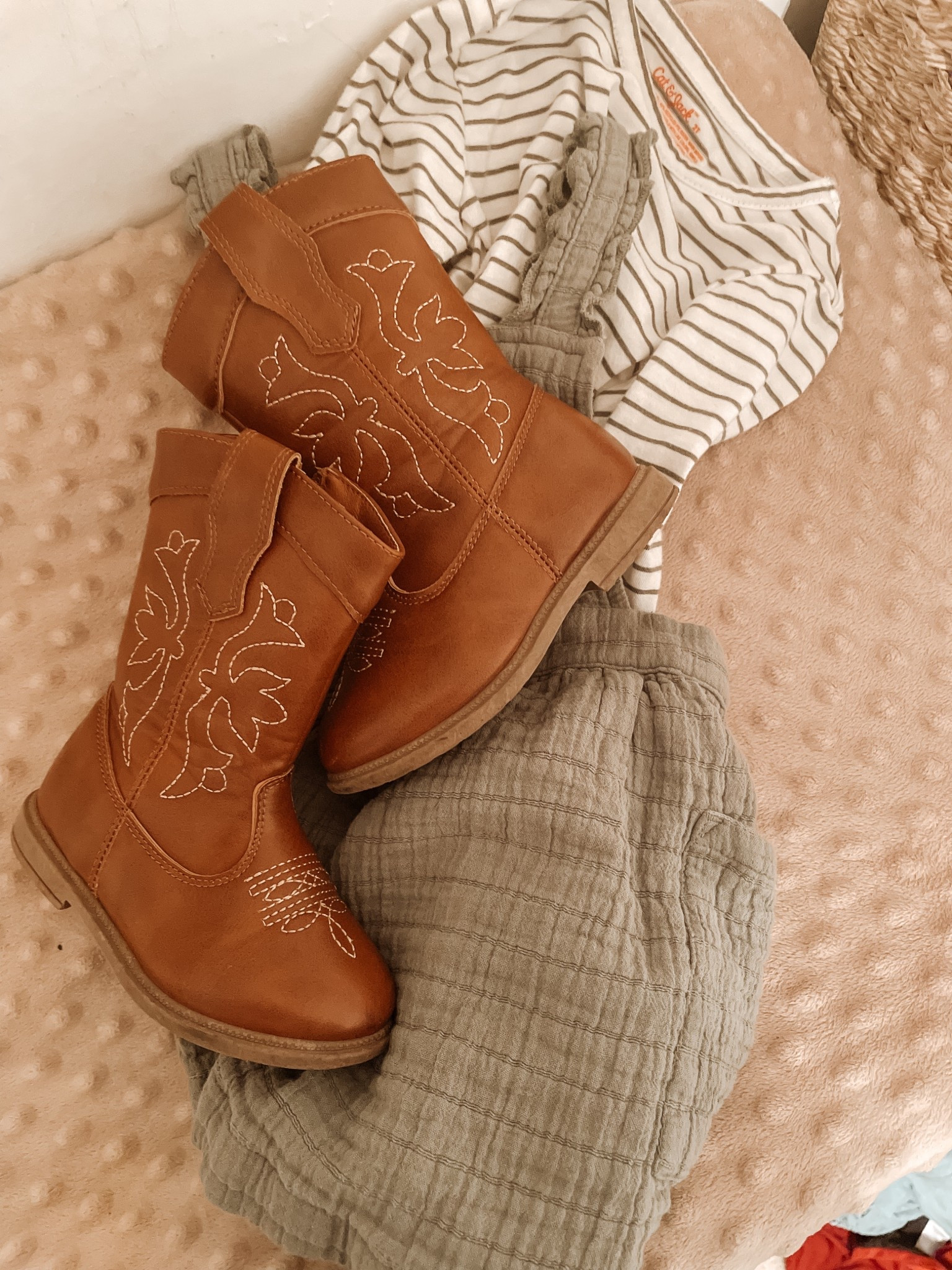 Outfit was hand-me-downs but these boots are an Amazon fav! 


Amazon, mom, toddler, girl, boots, affordable, budget, trending, viral, cowgirl

#LTKSaleAlert #LTKKids #LTKFamily