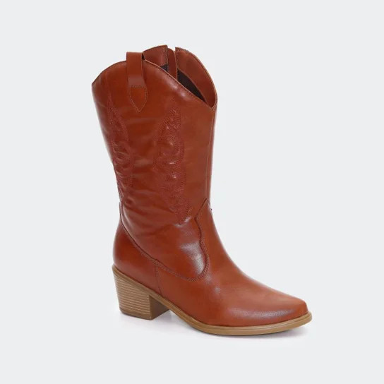 Bota Western Feminina em Couro Bordada Cano Médio Texana - Marrom | Zattini (BR)