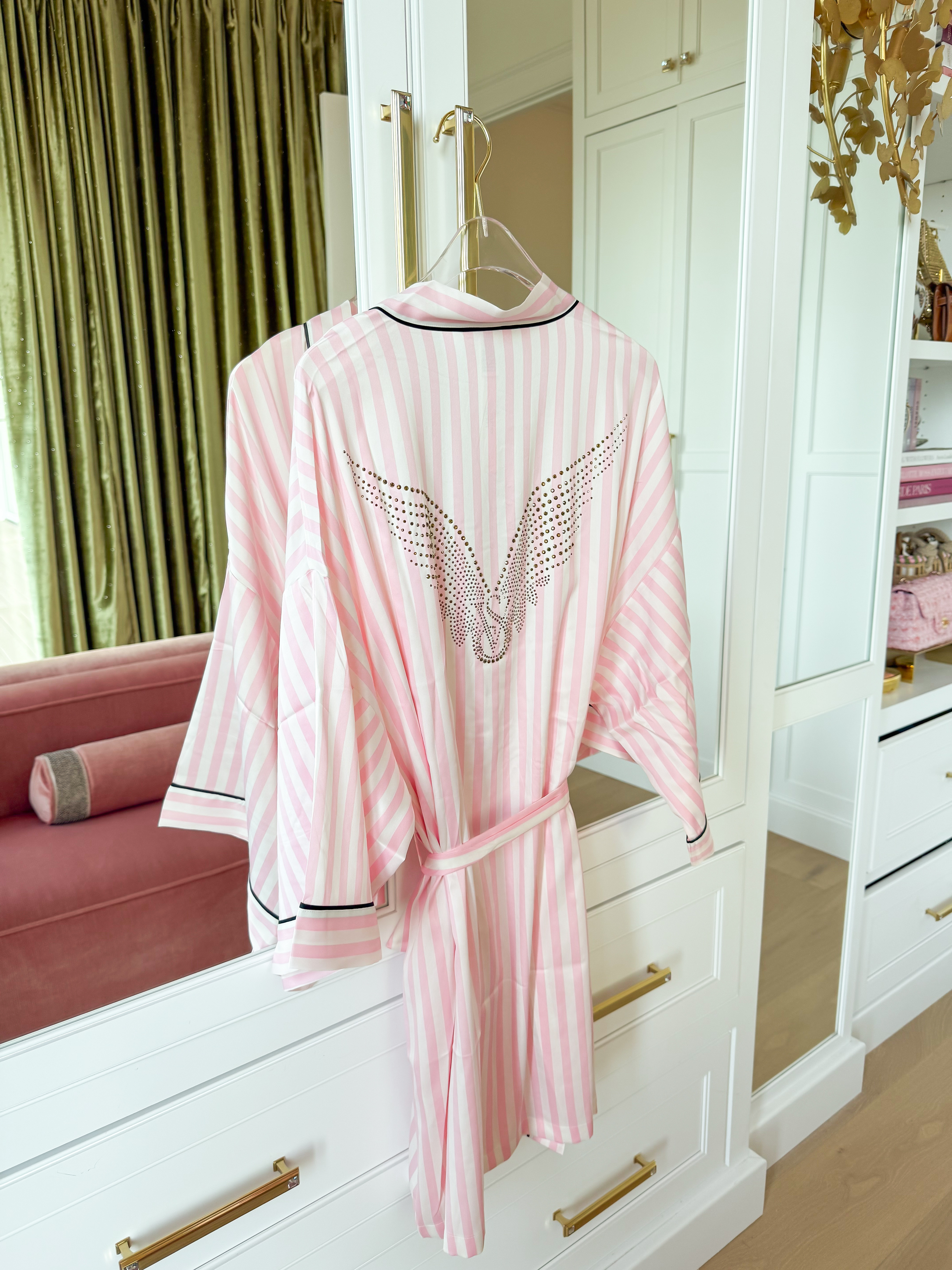 The runway returns tonight ✨ The @victoriassecret Fashion Show iS TONIGHT 10/15 at 7 PM 🩷 Sharing my Victoria’s Secret must-haves for you - bras, PJs, and a few show-stoppers. Shop them below! 🪽 #VSPartner



#LTKBeauty #LTKWedding #LTKFindsUnder100