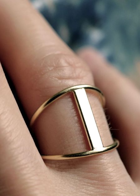Another cool looking geometric ring 💍 

Cool ring
Minimalist ring 
Modern ring 
Geometric ring
Cool jewelry 
Minimalist jewelry 
Modern jewelry 
Geometric jewelry 