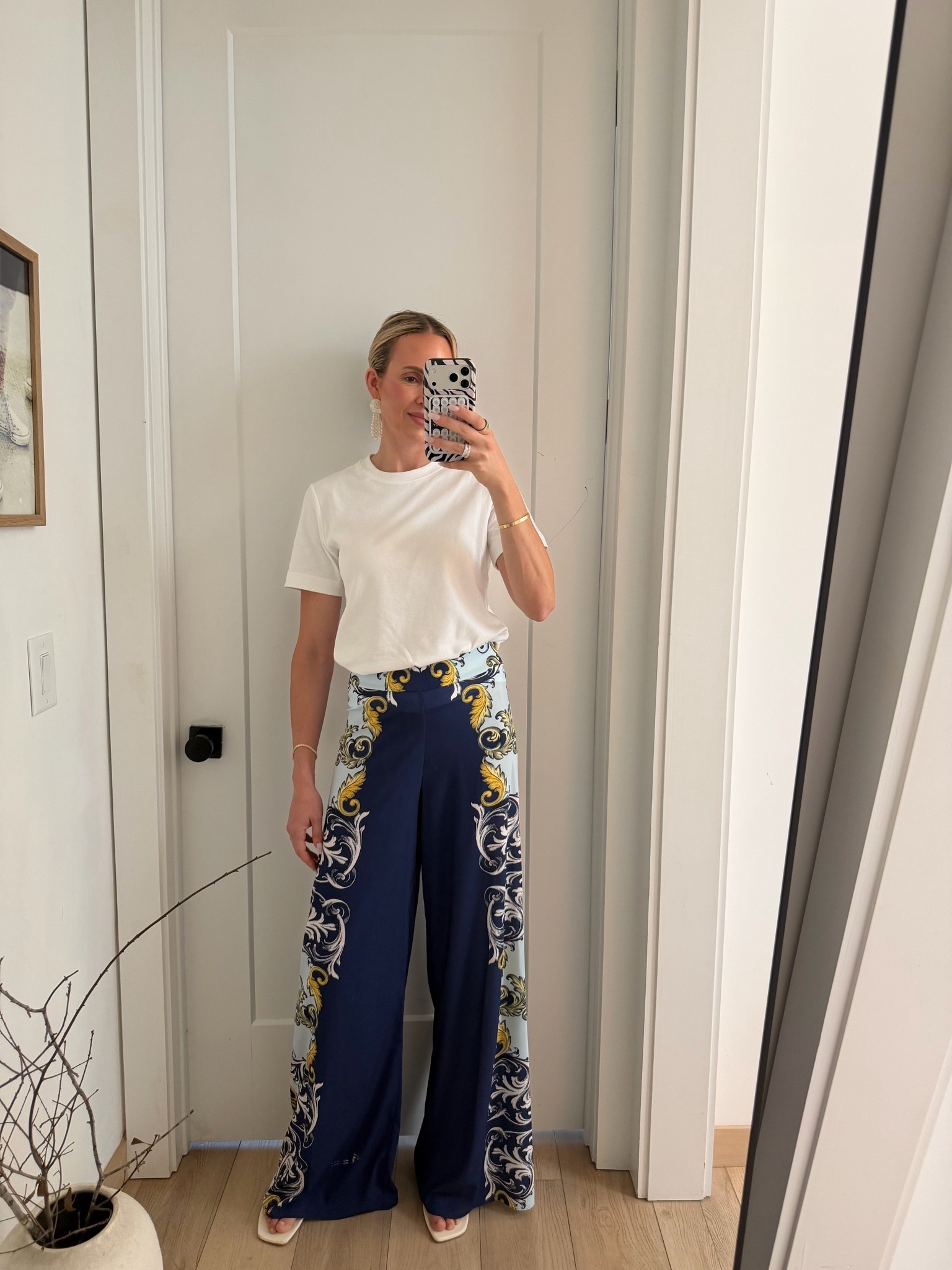These pants are so flipping comfortable! And tall girl friendly! I love the print on them. They’re giving strong European/vacation vibes. ￼ i’m wearing a size 4. 


@Alice + Olivia #sponsored ￼

#LTKdayinmylife #LTKTravel #LTKTall