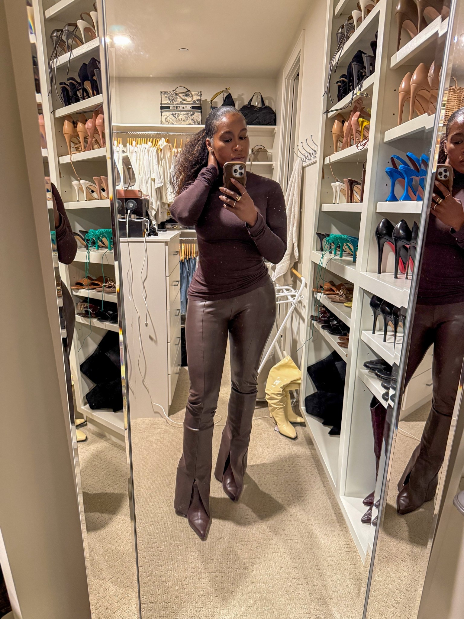 🤎 🍫 
Top size M
Leggings size M
Boots size 39.5

#LTKgrwm #LTKootd #LTKdayinmylife