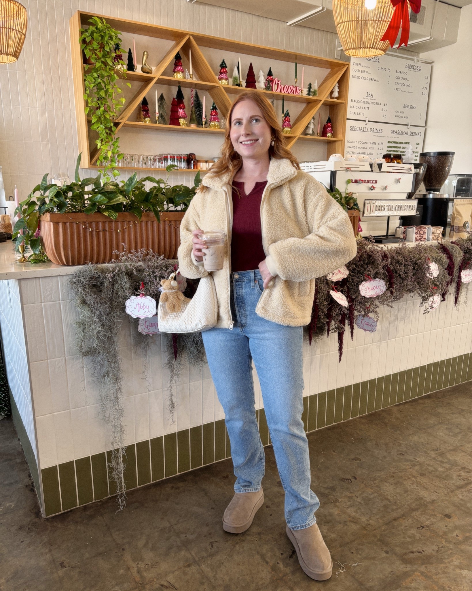 Casual holiday outfit

#LTKootd #LTKMidsize #LTKHoliday