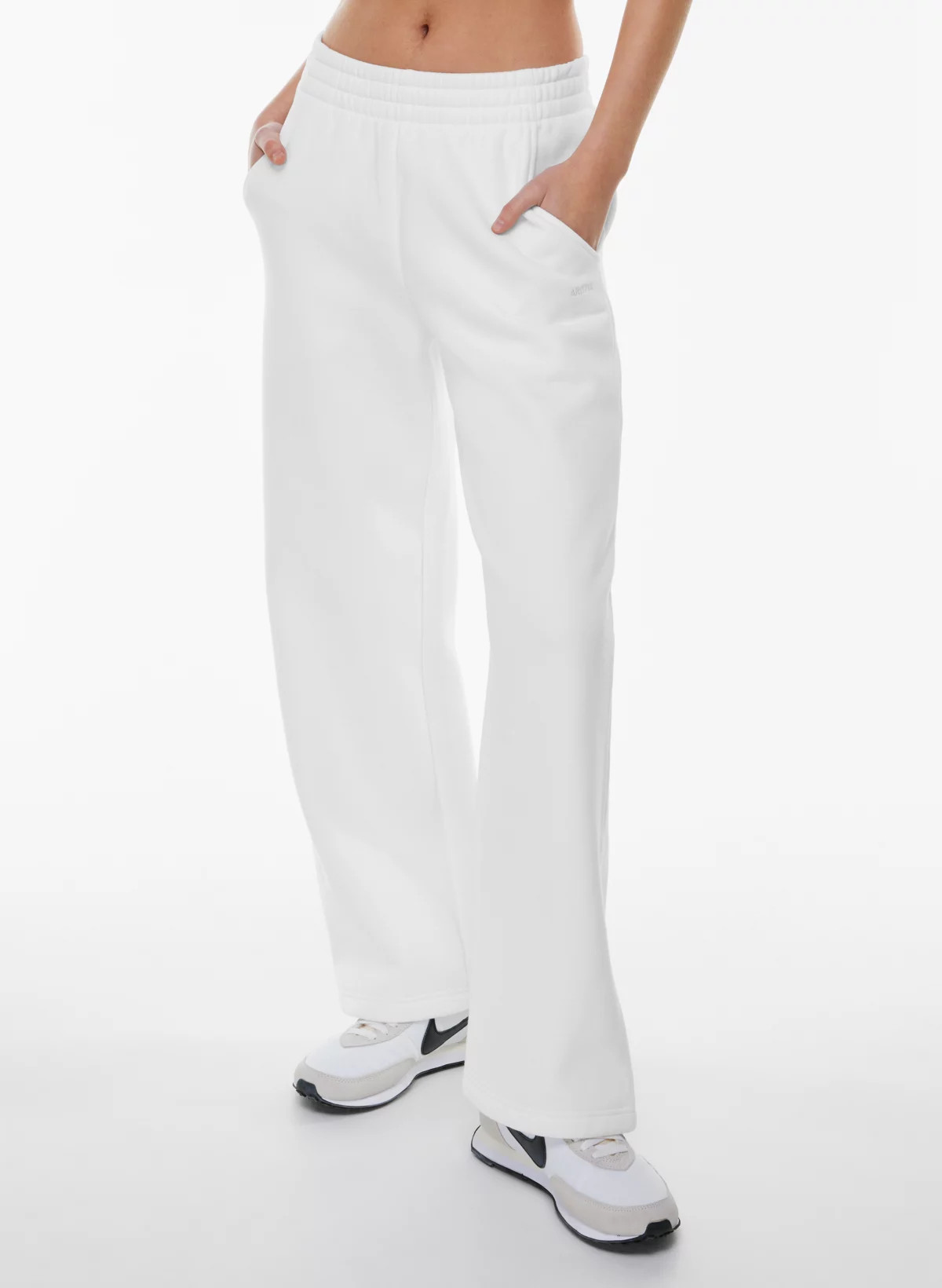 COZY FLEECE MEGA BARREL SWEATPANT | Aritzia