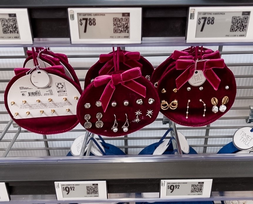 Jewelry gift ideas on a budget! #walmart #walmartchristmas 


#LTKHoliday #LTKFindsUnder50 #LTKGiftGuide