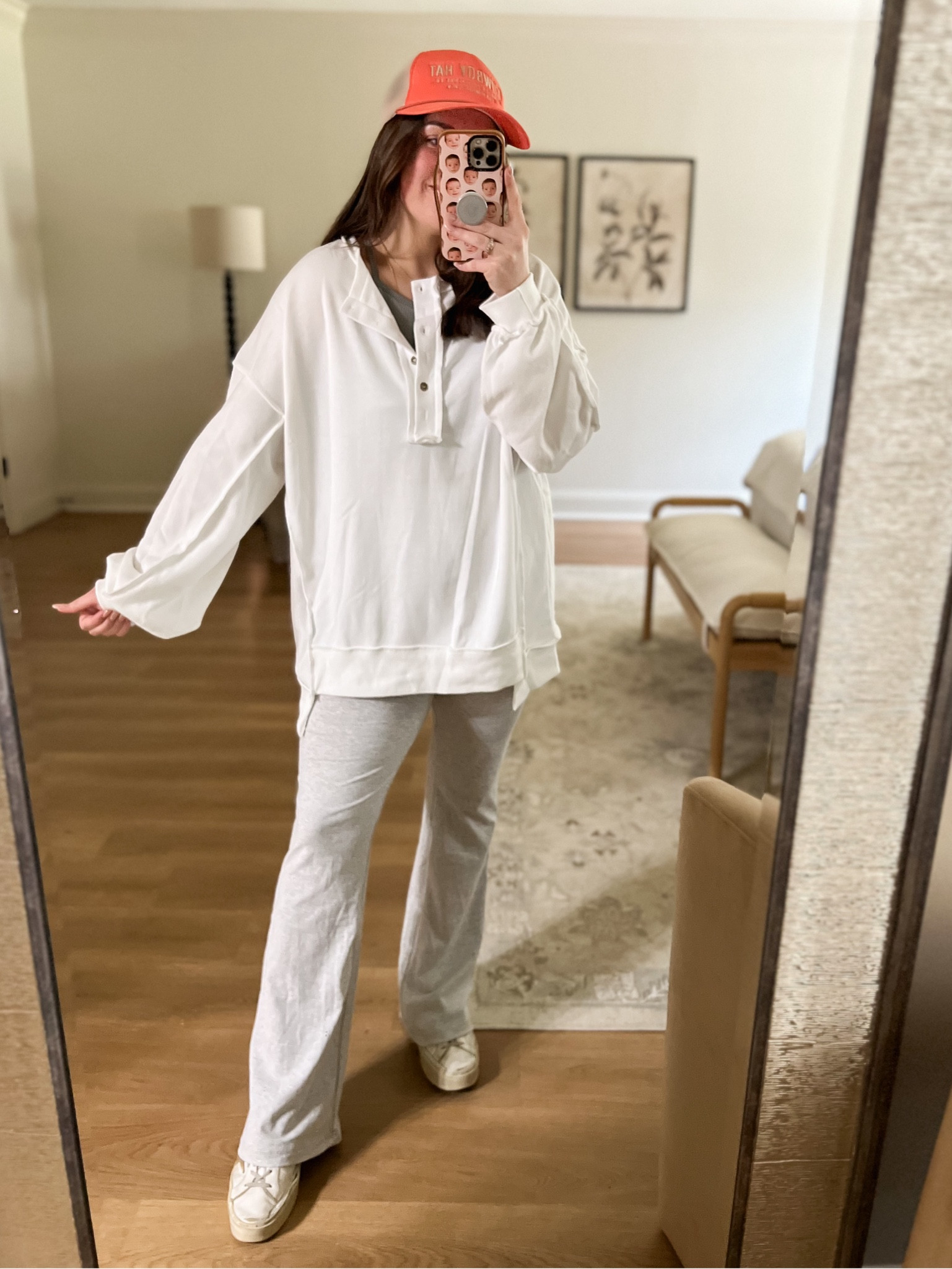 Oversized sweatshirt top! So comfy and long in the back 

#LTKfindsunder100 #LTKfindsunder50 #LTKstyletip