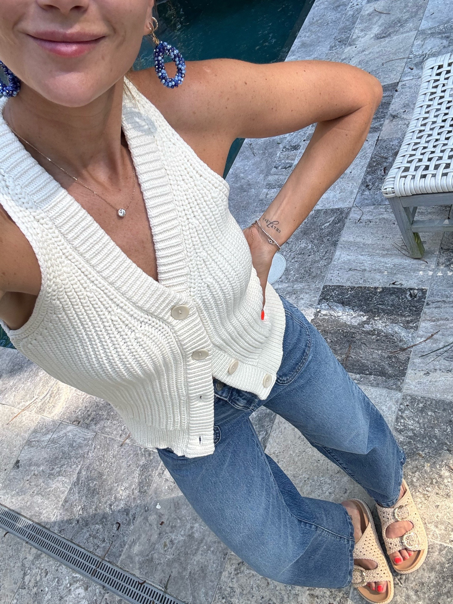 Sweater vest, jeans, madewell jeans 

#LTKFindsUnder50 #LTKFindsUnder100