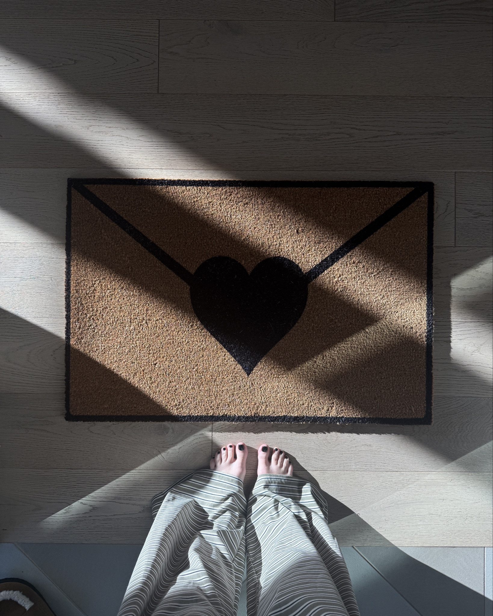 Valentine’s Day chic (not kitschy) decor from Etsy ♥️🫶🏼  #ad #Etsy #EtsyCreatorCo @Etsy 

#LTKSeasonal #LTKValentine #LTKHome