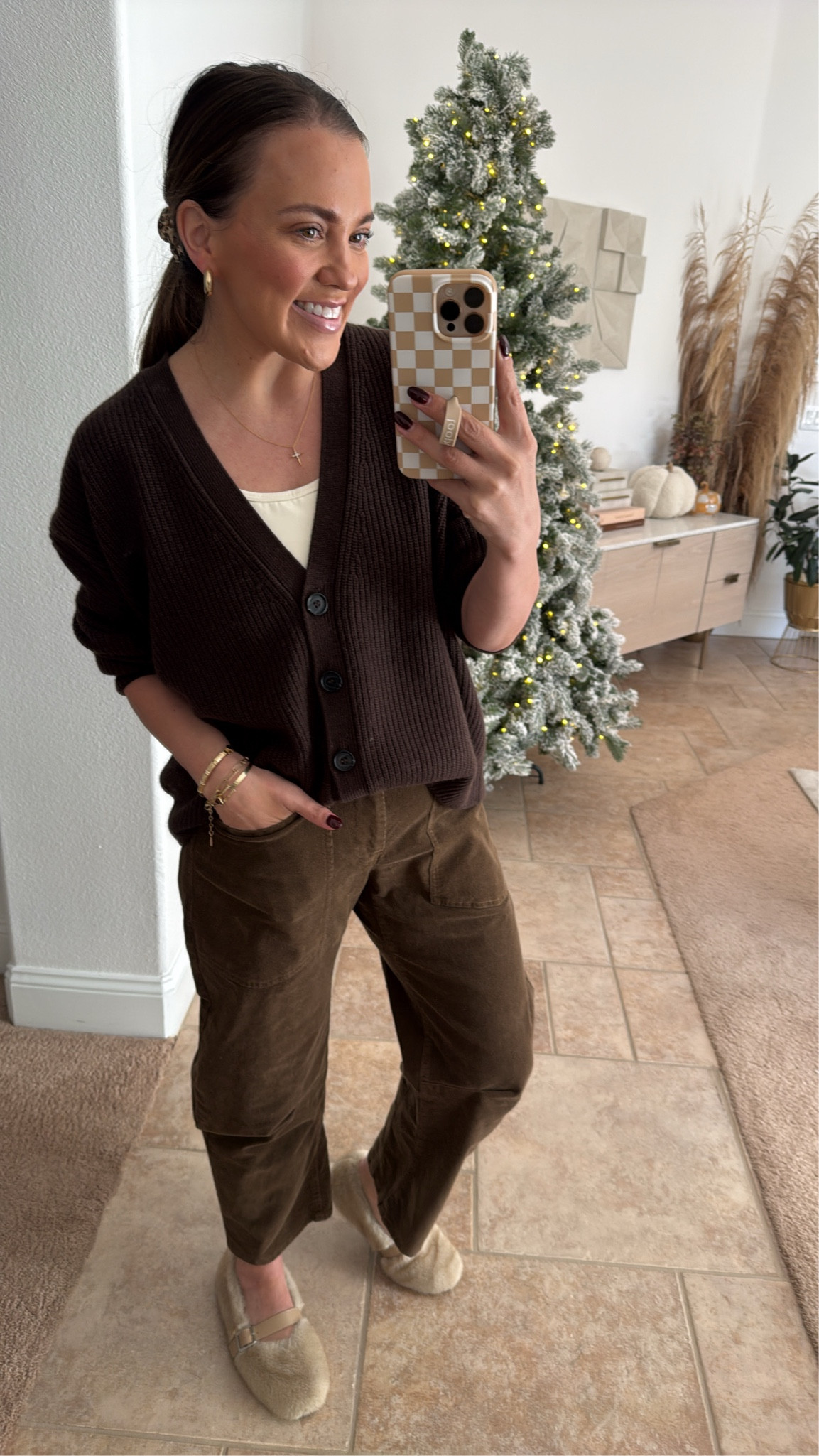 perfect fall outfit with closet staples! medium in the sweater and size 4 in pants. they run big! 