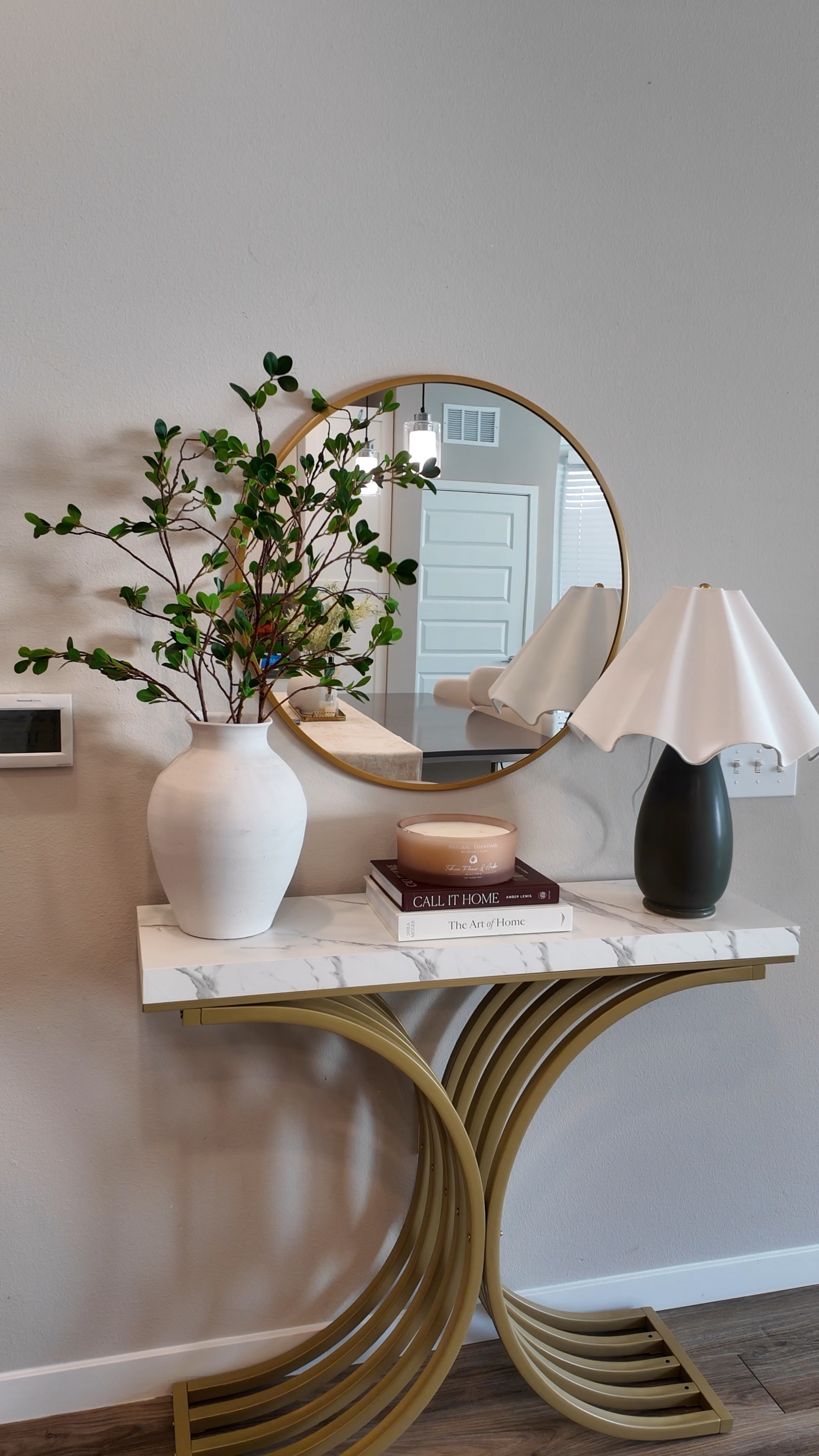 Console table decor 🍃