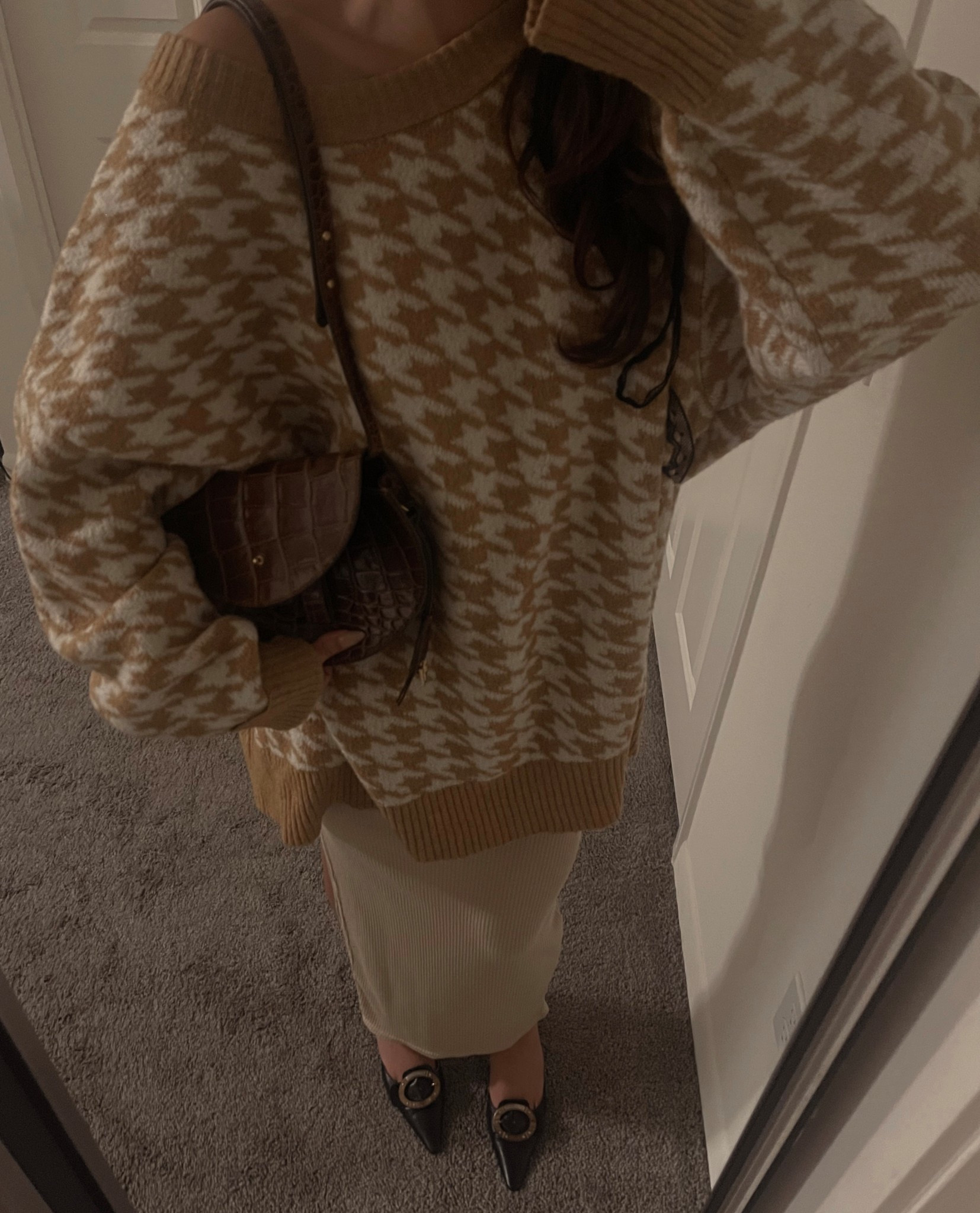 OOTD: This oversized houndstooth sweater paired with a ribbed skirt feels festive without being over the top. It’s a little different than usual but I’ve been having a lot of fun experimenting with oversized knits and ended up liking the way this looked. Linking similar pieces so you can try it too ☕️

#LTKHoliday #LTKootd #LTKFindsUnder100