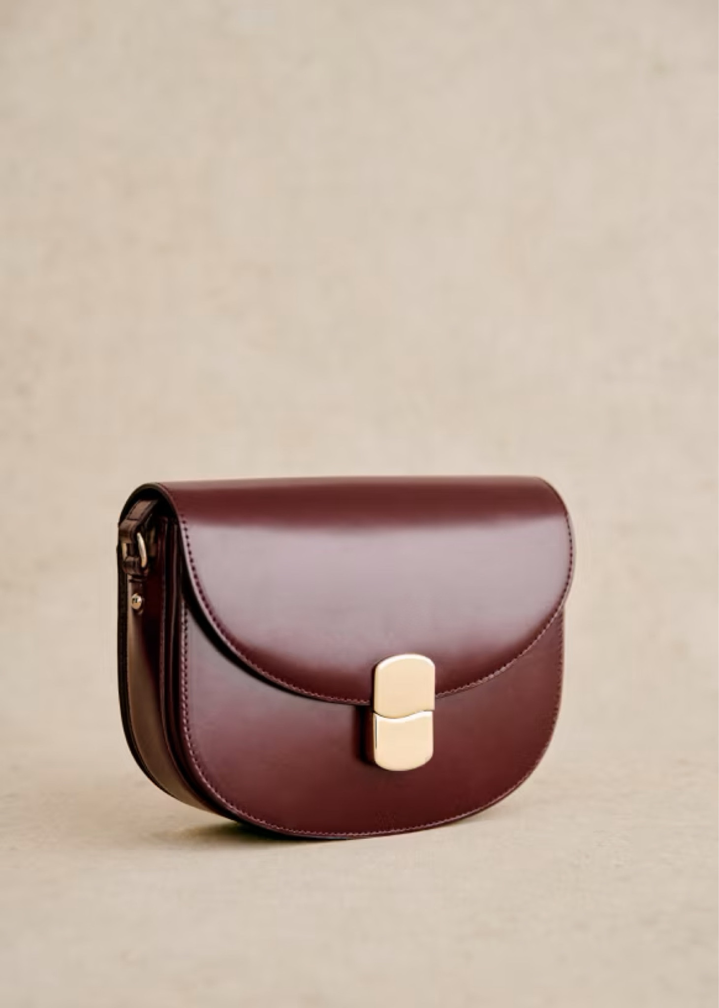 Claude will never leave your shoulder this season. The best part? Claude is bigger than it looks, and the perfect size to carry books, notebooks and the largest purse you own.

#LTKtravel #LTKGiftGuide #LTKworkwear
