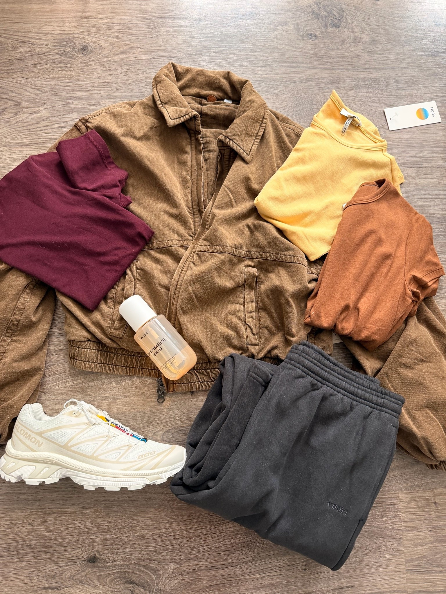 A little shopping haul 🛍️
The correct colors don’t match on the link images but they’re the same!🫶🏼
Skims sz small
Vuori sz xs in sweats & tee
Shoes run big, half size down
Jacket sz Md

#LTKselfcare