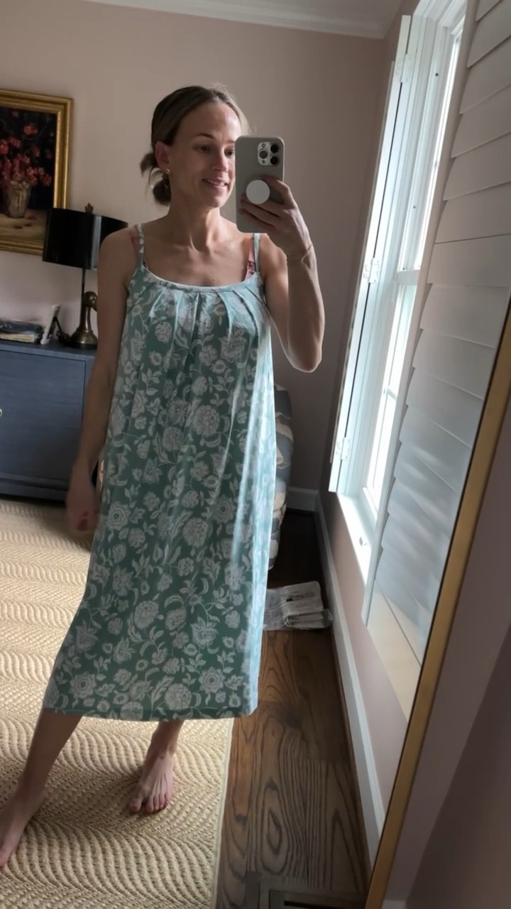 Wearing a size small in this nightgown from LAKE’s new arrivals! This is my favorite material that LAKE makes — DreamKnit, and I’m so excited to finally have a nightgown version in this material!