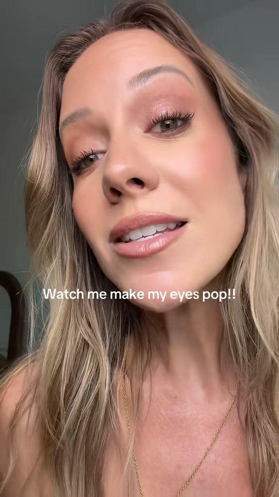 If you have green or hazel eyes, you NEED to try this eyeshadow!!