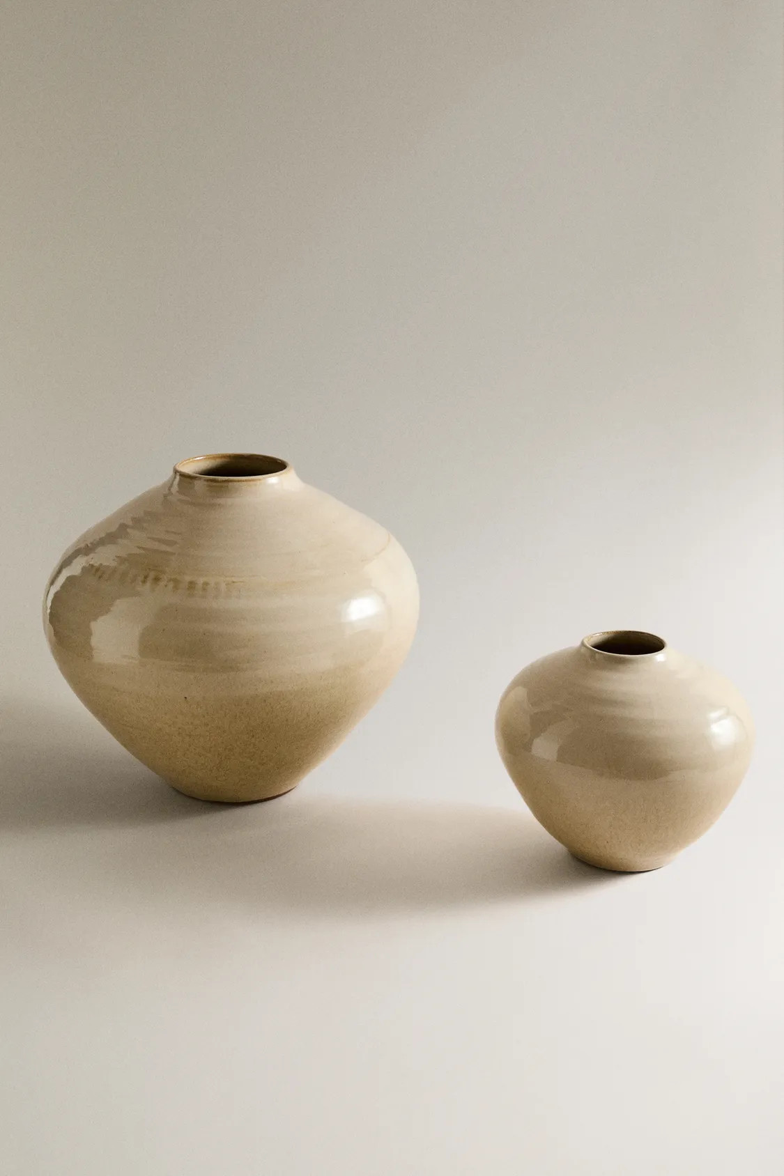 OVAL RED STONEWARE VASE | Zara US