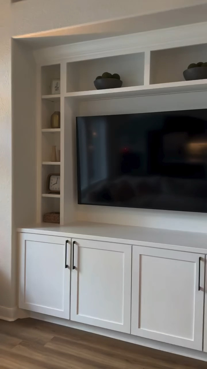 Check out the styling on these shelves!

#LTKstyletip #LTKhome #LTKfindsunder50