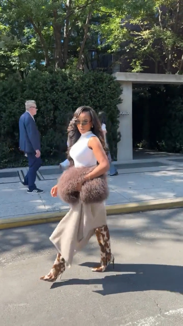 ✨ Luxe Look for Less  
This chic asymmetrical skirt had a $300 price tag… but I found the perfect alternative for under $40. The fit, the drape, the movement — it gives the same elevated vibe without the splurge.

Tap to get details.

Kira’s measurements: 5'4”, 138 lbs, 34D, 27" waist, 40" hips

Affordable fall outfit inspo, luxe-for-less fashion finds, asymmetrical skirt styling, chic neutral outfit ideas, designer dupe skirt under $40.

Follow me on Instagram and YouTube @kirasfashionfinds

#LTKgrwm #LTKPetite #LTKFindsUnder50