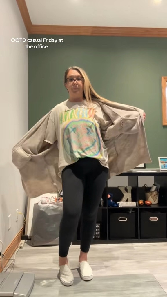 Causal Fridays are my fav. 
Tshirt large (under $13)
Leggings size large 


#LTKMidsize #LTKFindsUnder50