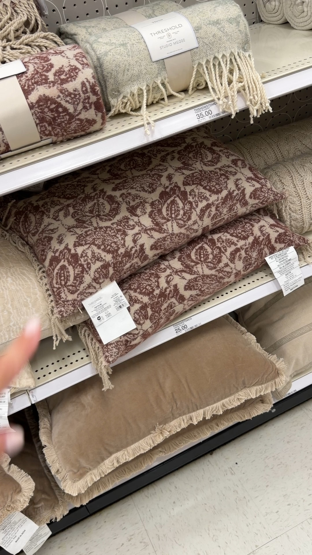 NEW Threshold w/Studio McGee line fall home decor - warm earthy tone pillows are here! 

#Targethome
#Targetfalldecor