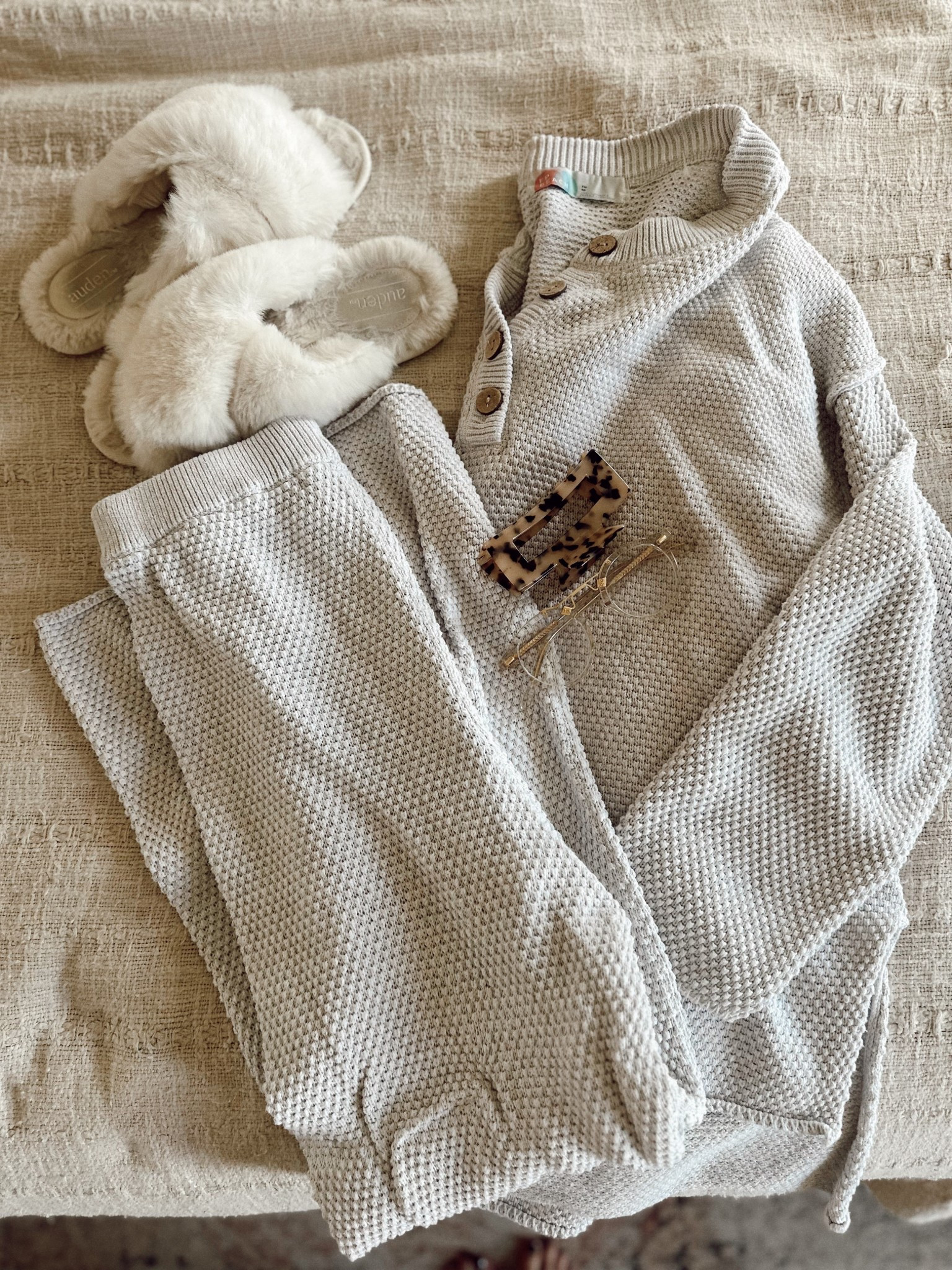 Cozy set of the day ☁️🕊️

this set is bump friendly for the mamas + postpartum friendly / nursing friendly 

#LTKFindsUnder100 #LTKBaby #LTKBump