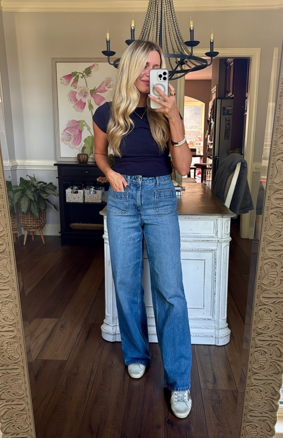 Casual comfort outfit but make it cute ✨
Jeans + a tee—simple, easy, and still put together. 👖👕