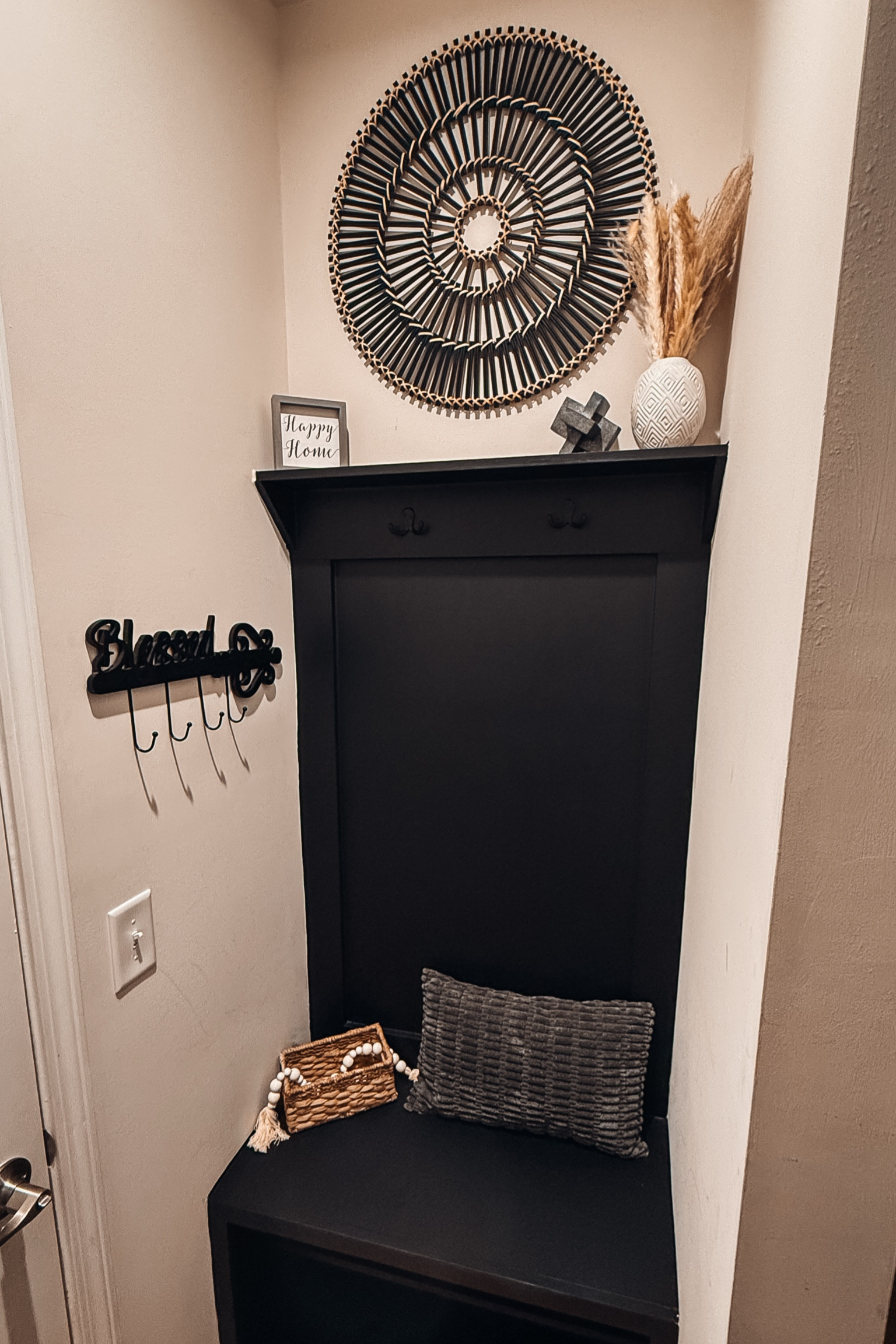 Simple Boho Style Mudroom Area

I placed the socks in the basket (Amazon) for if people come over who need a pair to walk around in, they have them! I really enjoyed how it turned out and I think I’m going to paint the door too! 

#LTKHome #LTKFindsUnder100 #LTKStyleTip