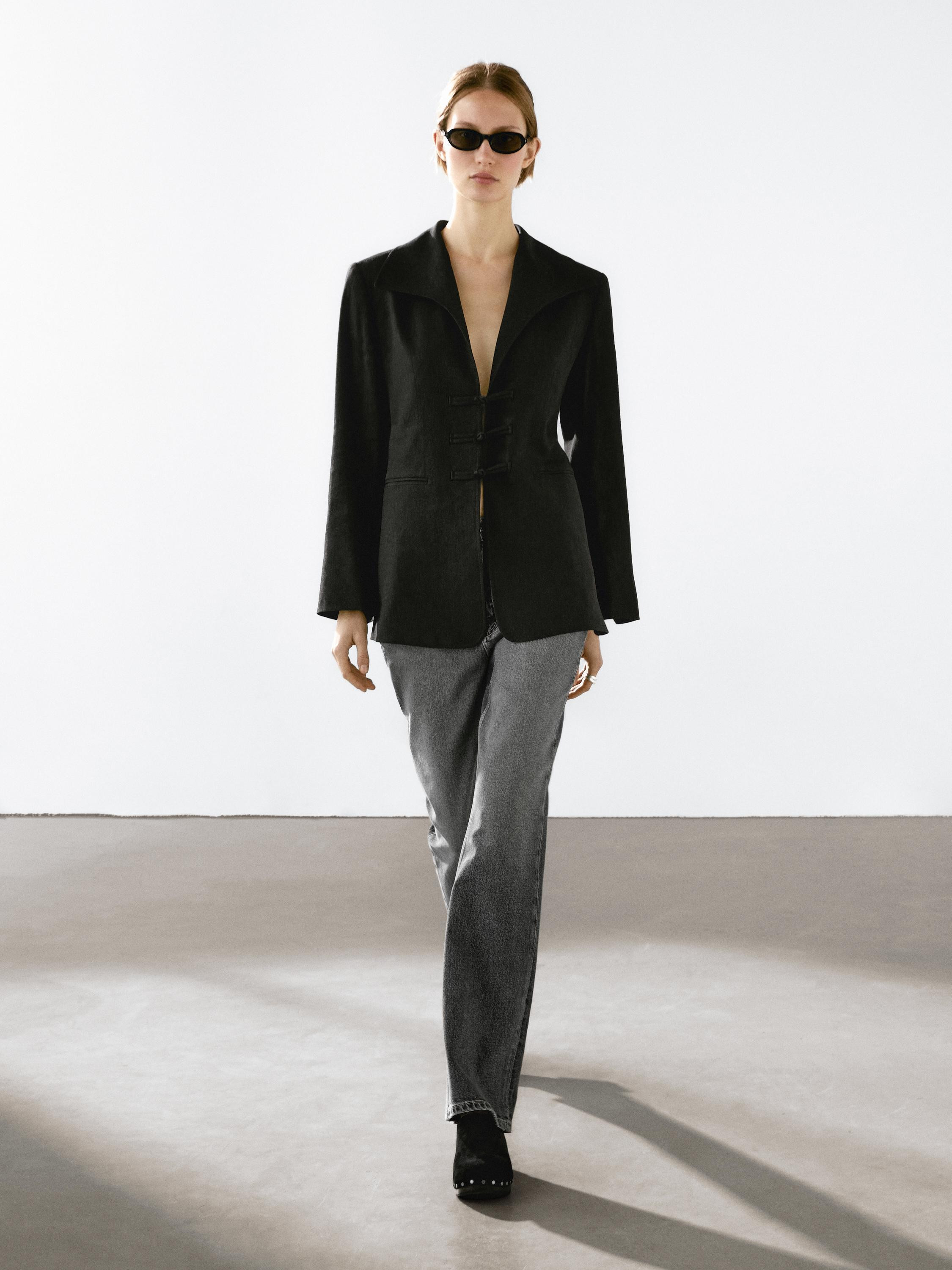 Linen blend blazer with fastening detail | Massimo Dutti US