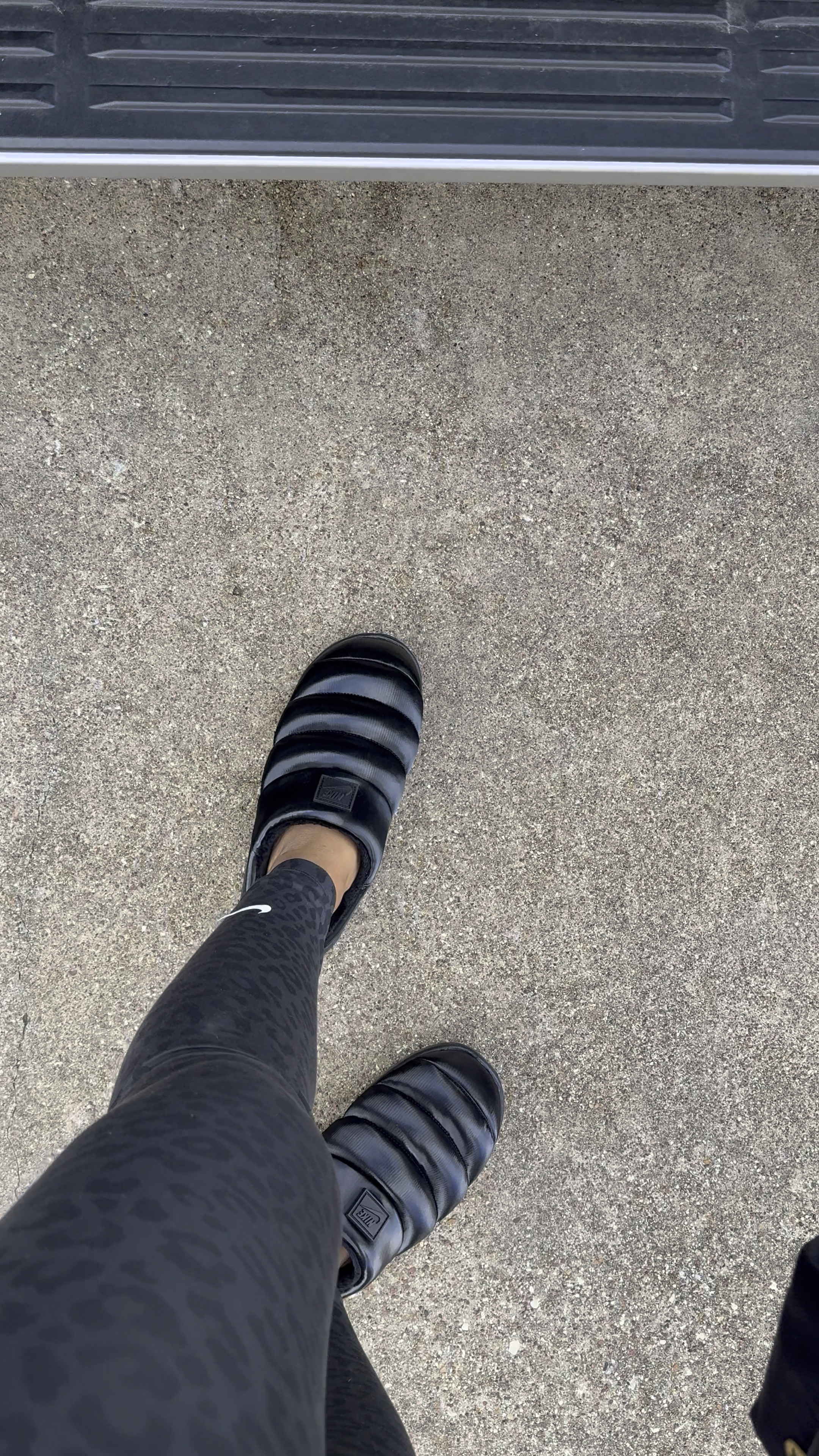 I have a few pairs of these Burrow Slippers, but these are definitely my favorite…they’re like space slippers lol!! Plus, my feet actually got hot 🤣 definitely wore in public today, but I’m 3rd trimester pregnant and don’t give AF lol