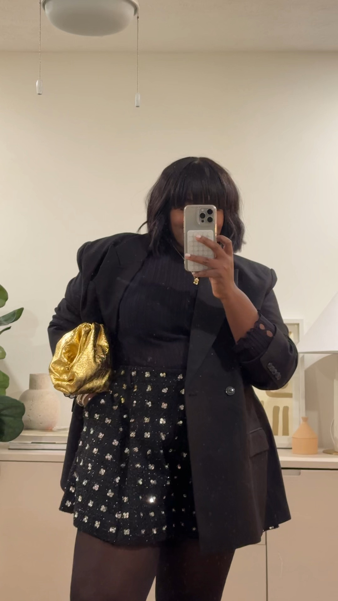 This H&M blazer is serving all the chic, boss-babe vibes you need. Whether you’re dressing it up or keeping it casual, it’s the ultimate style upgrade your wardrobe’s been waiting for!
Holiday 
Holiday Outfits
Holiday Outfits Women
Holiday Tops
Blazer 
Blazer Outfits
Blazer and Skirt
Blazer Jacket
HM Outfit
HM Holiday
HM Coat

#LTKHoliday #LTKWatchNow #LTKStyleTip