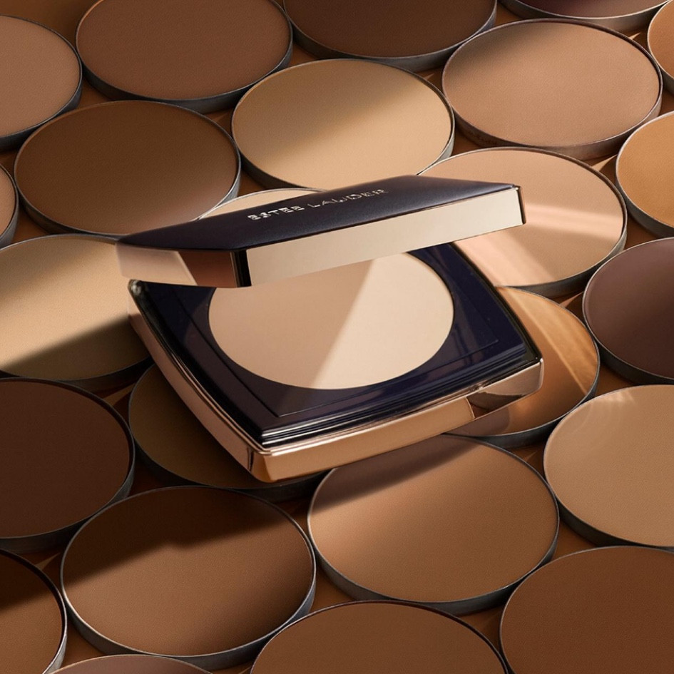 If you’ve been here for a while, you know my obsession with Esteé Lauder, especially their Double Wear liquid foundation (it’s what I wore on my wedding day!) so how had I never tried the Double Pressed Powder foundation, Idk…. Well, I have now AND IM BEVER GOING BACK!!