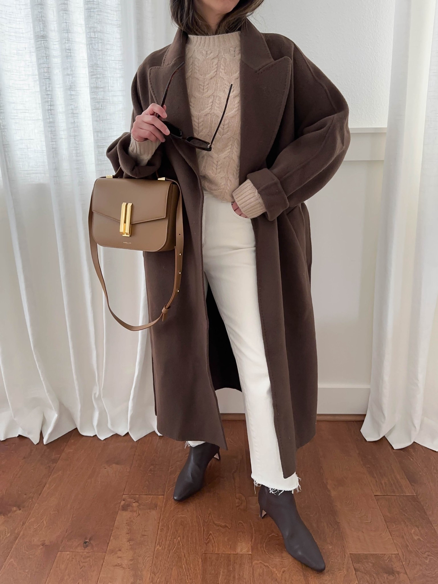 Fall outfits with chocolate brown. 

Gentle Herd Brown coat xs (old)
Filoro Cashmere sweater small (old)
DL1961 Jeans 25, cut hems
J.Crew boots 5.5 (old color) 
DeMellier bag
Celine sunglasses

Fall outfits, fall style, petite style 


#LTKItBag #LTKSeasonal #LTKShoeCrush