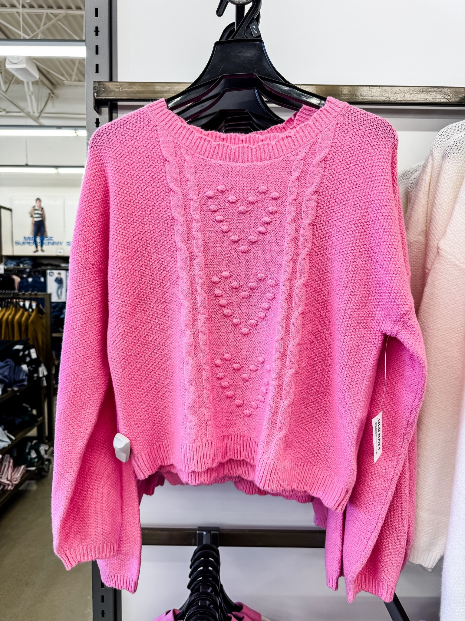 Spotted this super cute sweater 💕 perfect for valentines 💌 
