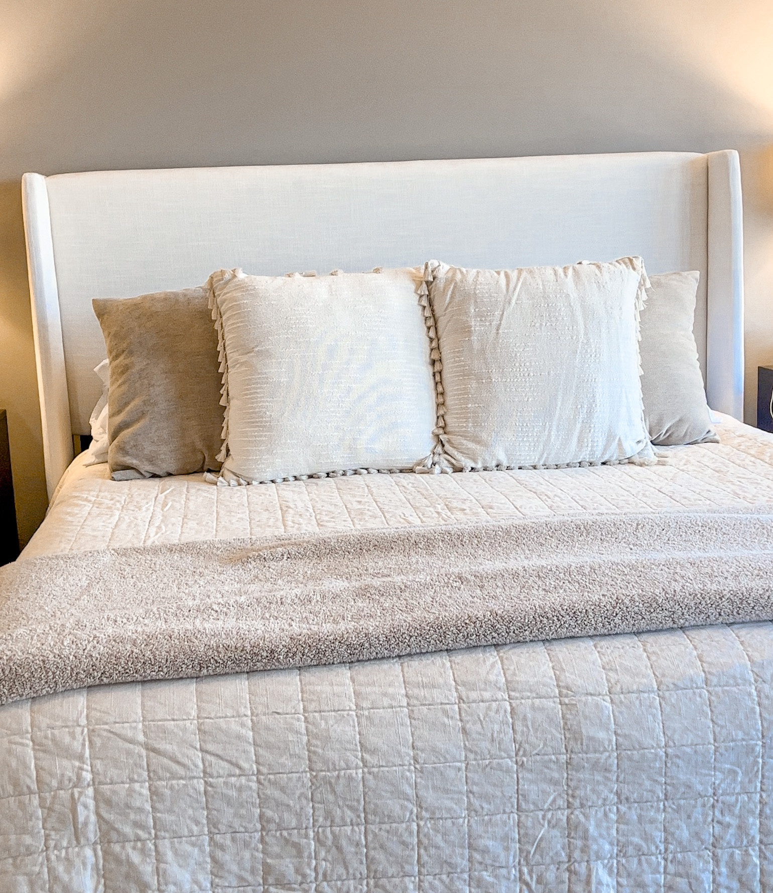 Neutral Bedding feels so clean and Zen! You can mix & match pillows and blankets, and change it up for the different seasons!
Target Bedding, wayfair, solids, cream, white, beige, hotel


#LTKhome #LTKSeasonal #LTKstyletip