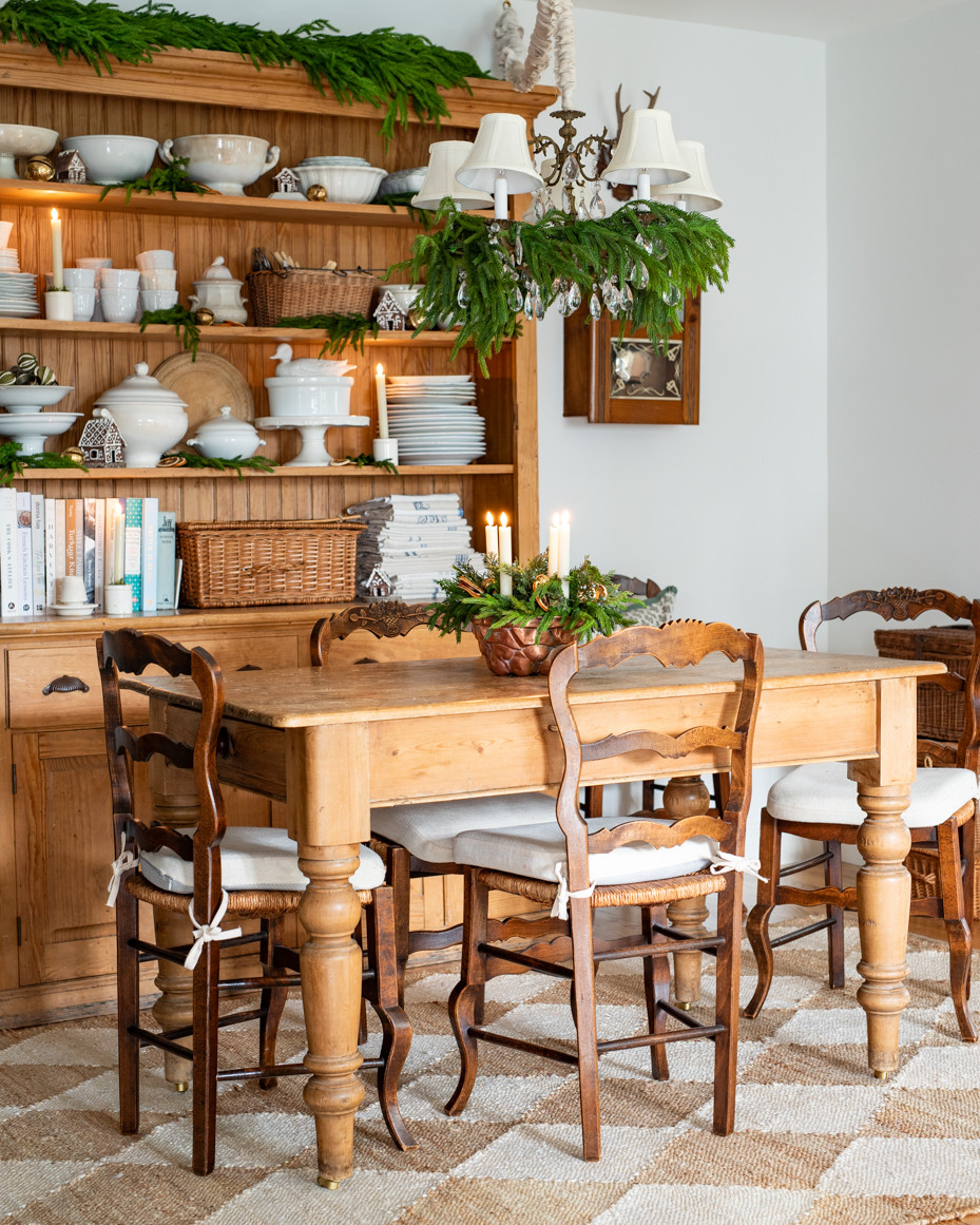 Christmas eating area... 

 #LTKHoliday #LTKHome