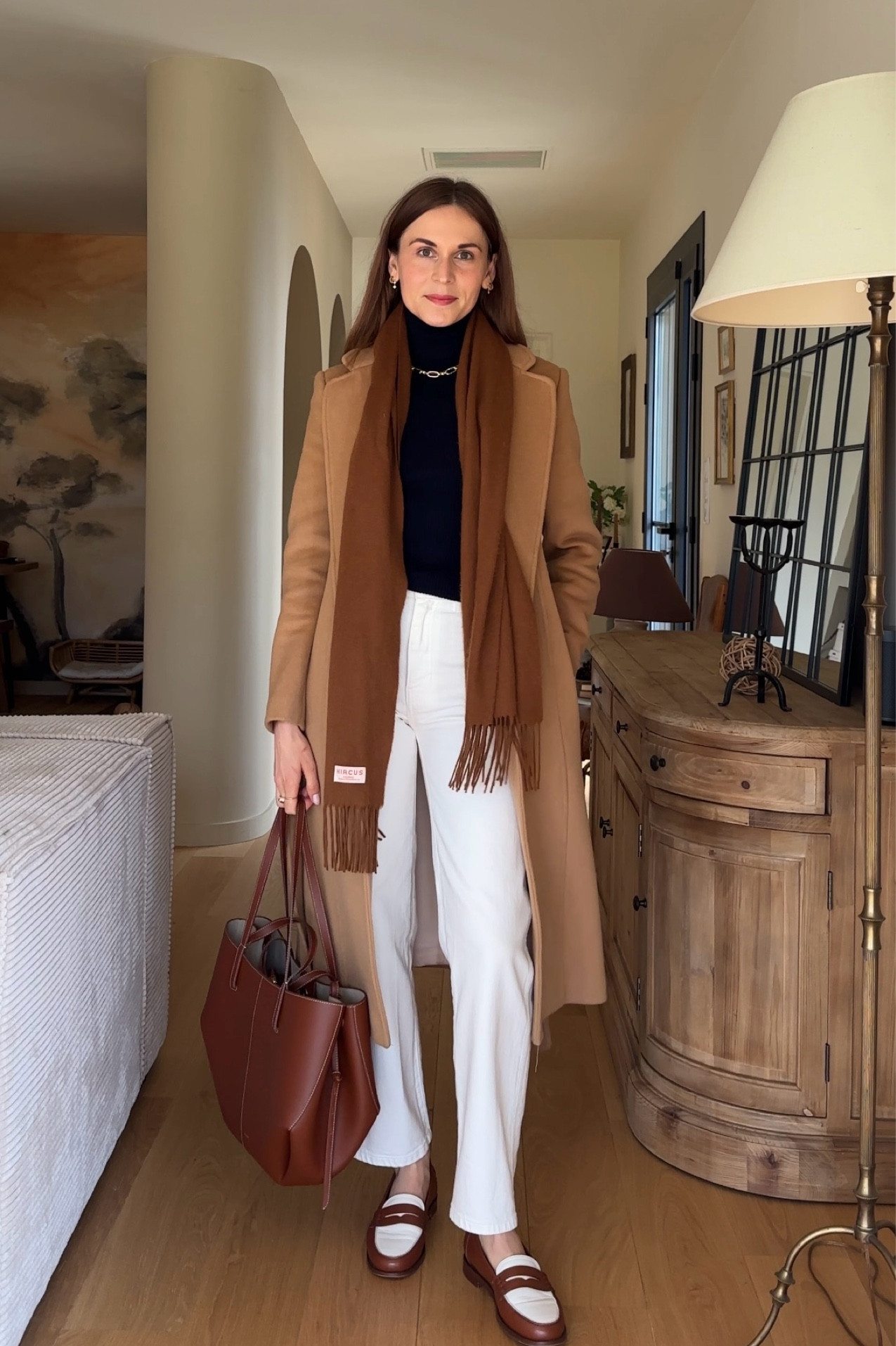 I love this navy/white/beige/brown combo!