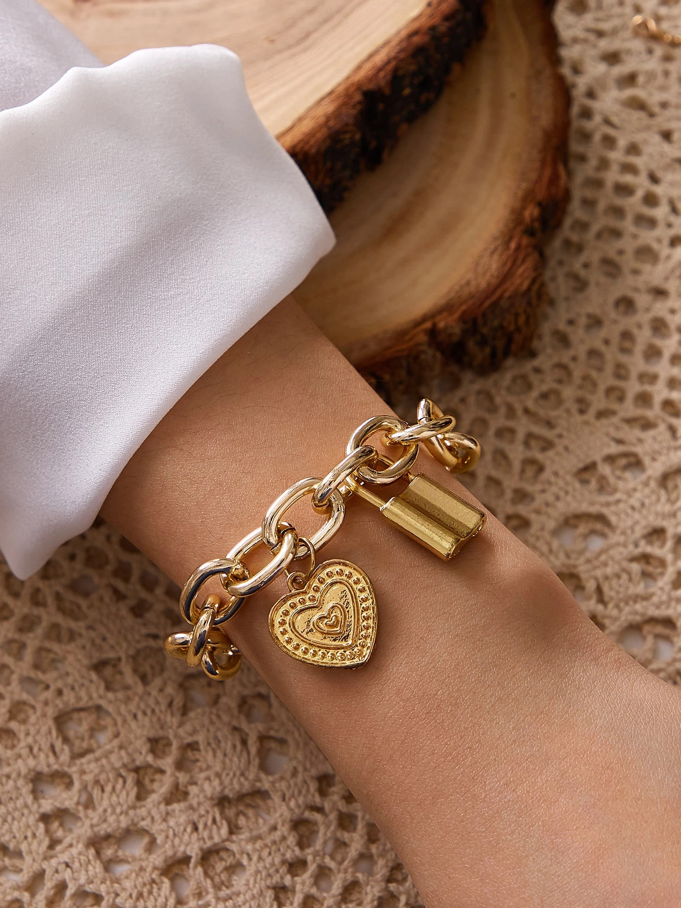 1pc Lock & Heart Charm Chunky Chain Bracelet | SHEIN